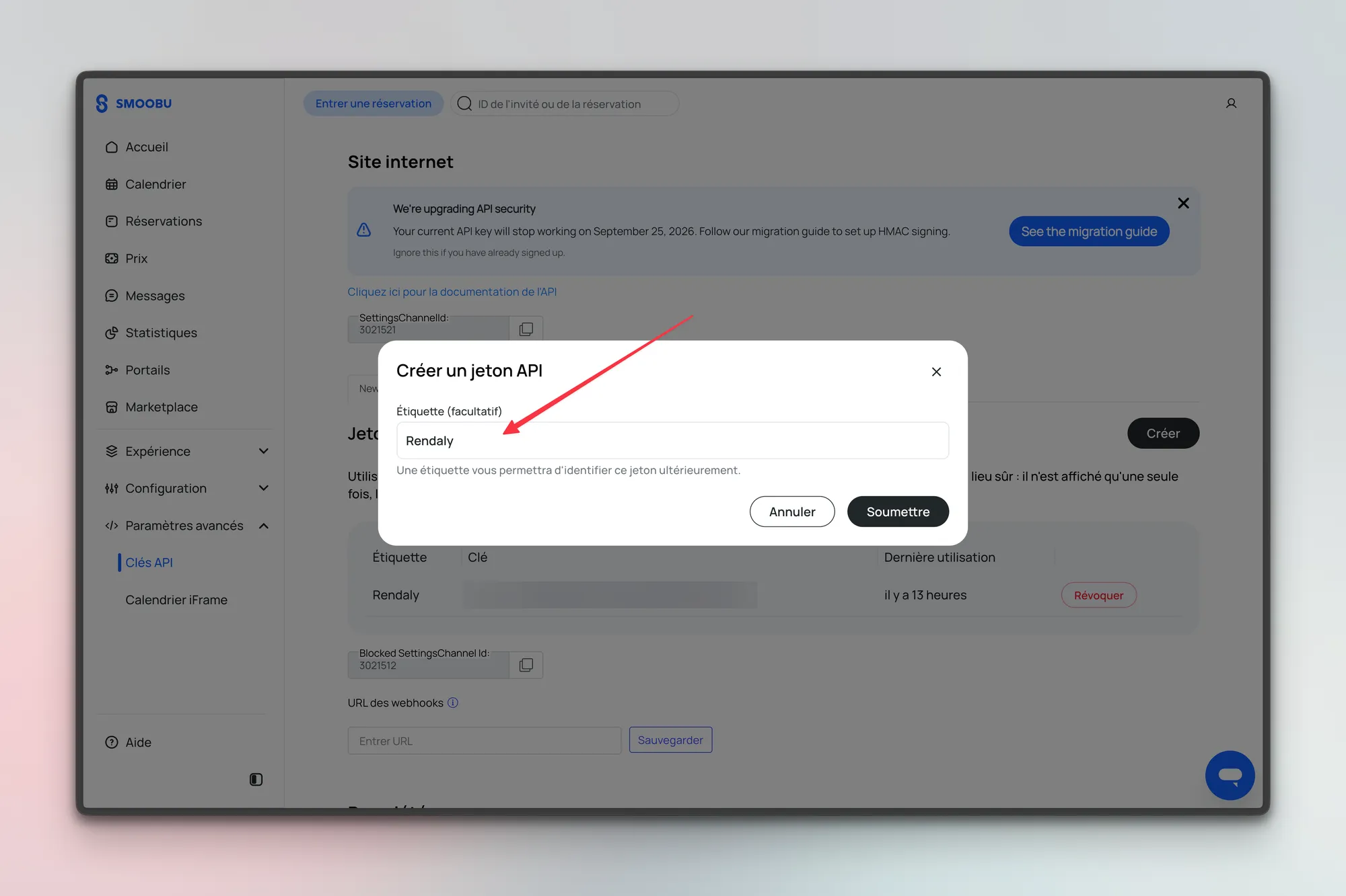 Page Clés API de Smoobu, avec la fenêtre « Créer un jeton API » ouverte et le champ Étiquette renseigné à « Rendaly ».